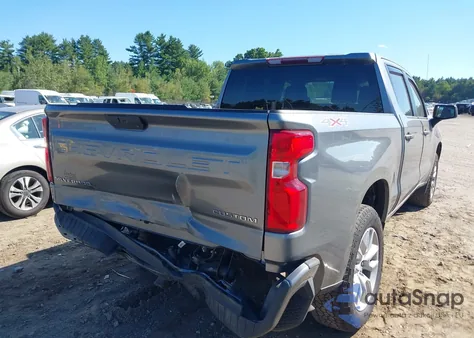 2021 Chevrolet Silverado 1500 4Wd Short Bed Custom z USA, uszkodzony, nr VIN 3GCPYBEK8MG455421